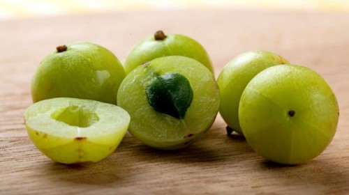 Amla - The Indian Gooseberry and the Desi Superfood
Old is gold. From helping in diabetes management to boosting hair growth, this fruit is known for its incredible properties and has been used since