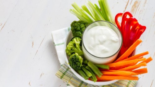 Weight Loss Diet Tip: Why Snacking is Important
Mid-meal snacking is the most challenging part for people when it comes to making appropriate choices. This is where most of us tend to stray from our 